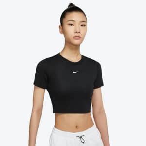 Camiseta Nike Essential cropped y negra con logo en blanco para mujer