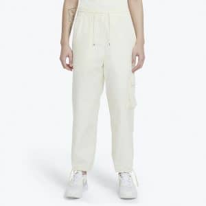 Pantalón cargo Nike blanco con cintura elástica para mujer