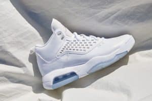 Los nuevos deportes de los JJ. OO. inspiran estas zapatillas blancas y azules de INVAIN