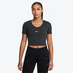 Camiseta Nike Sportswear negra con print de logos para mujer